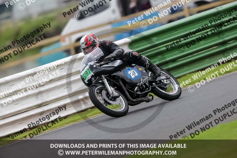 Vintage motorcycle club;eventdigitalimages;mallory park;mallory park trackday photographs;no limits trackdays;peter wileman photography;trackday digital images;trackday photos;vmcc festival 1000 bikes photographs